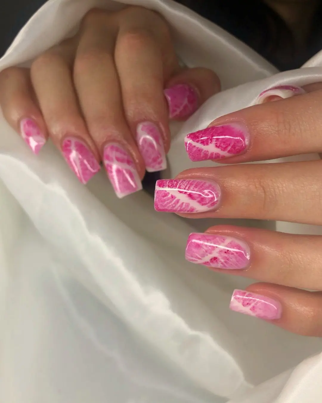 Nail art rosa realizzata da Martinails Lab